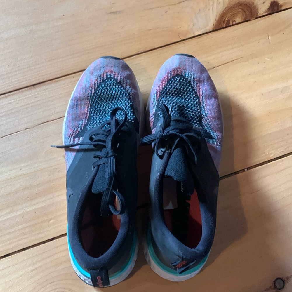 Nike women’s size 8 tennis shoes